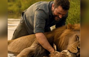 A man rescued a lion from drowning, but when they got to the river bank, the lion did something unexpected.