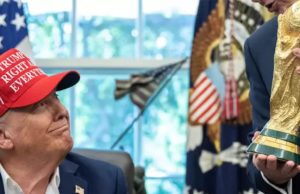 People deeply concerned about Trump’s health after new photo reveals ‘amount of foundation’ on hand