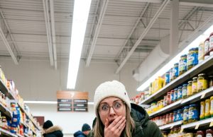 I was just minding my own business buying groceries when a little boy froze, pointed a trembling finger at me, and said, ‘Mom… that man looks exactly like Dad.’ In an instant, a regular supermarket aisle turned into the scene of a terrifying family mystery.